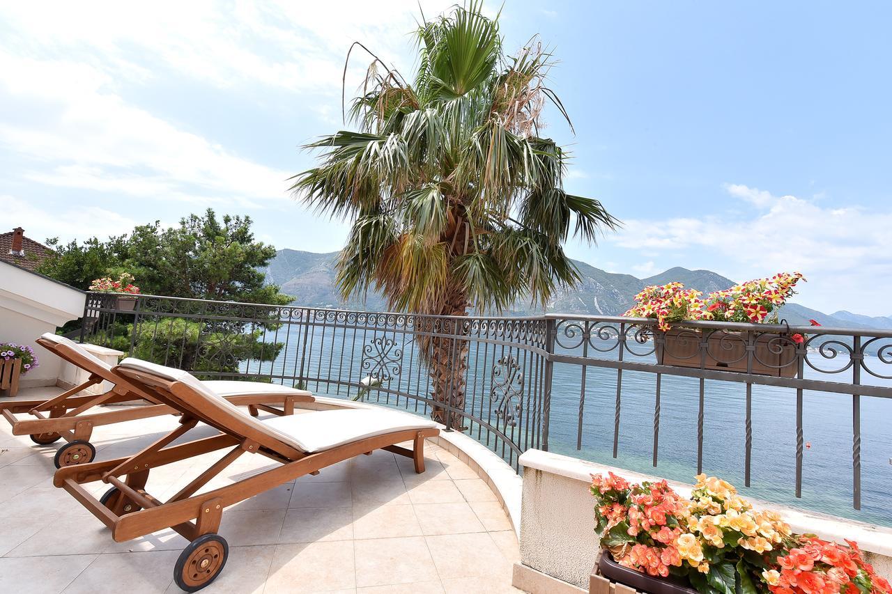 Maniva Penthouse By The Sea Apartment Kotor Exterior photo