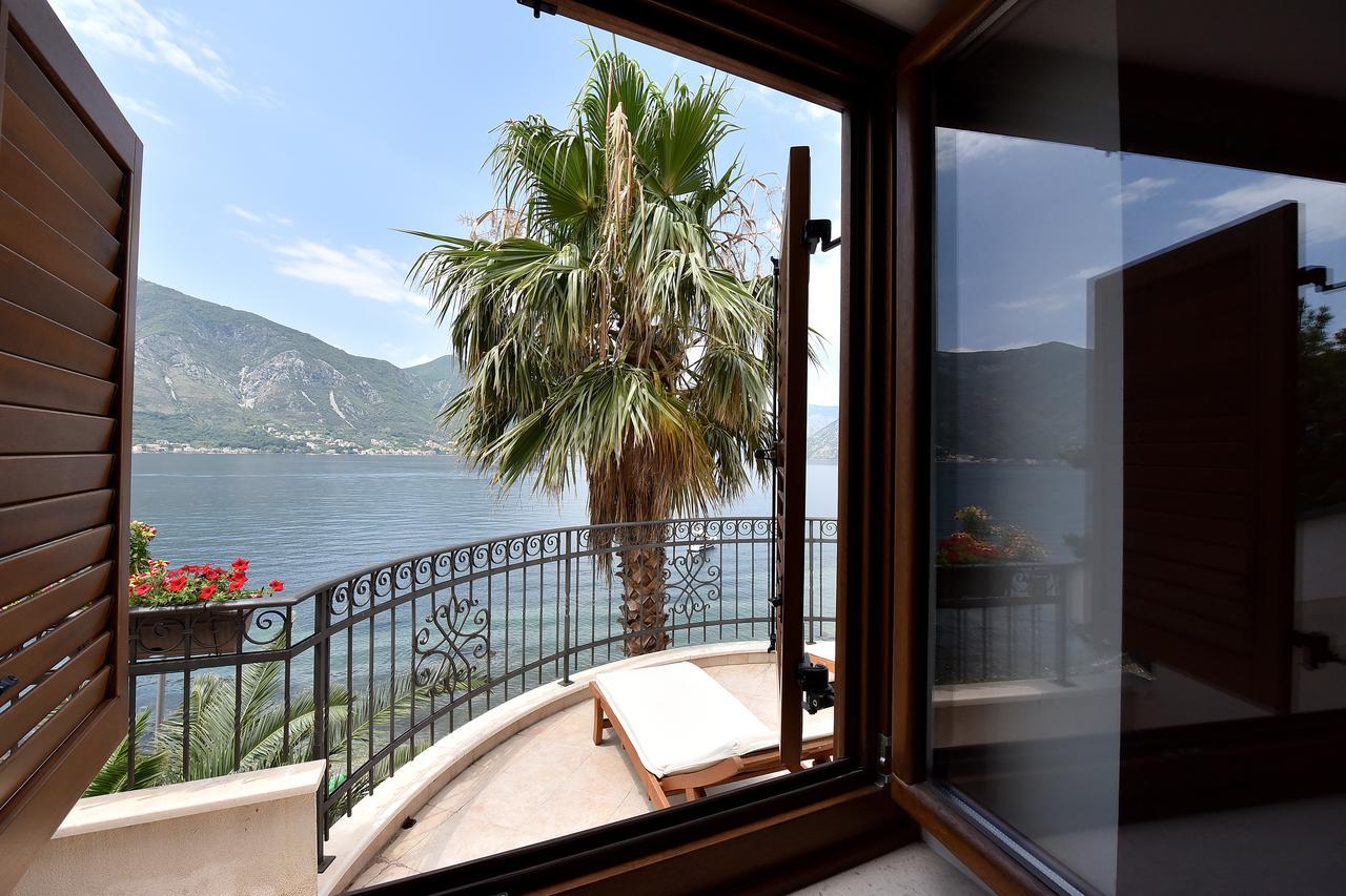 Maniva Penthouse By The Sea Apartment Kotor Exterior photo