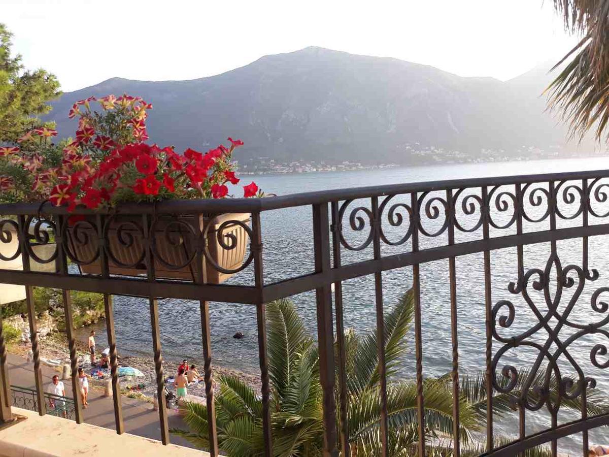 Maniva Penthouse By The Sea Apartment Kotor Exterior photo
